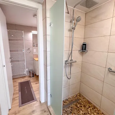 Sziget Vendeghaz * Parád