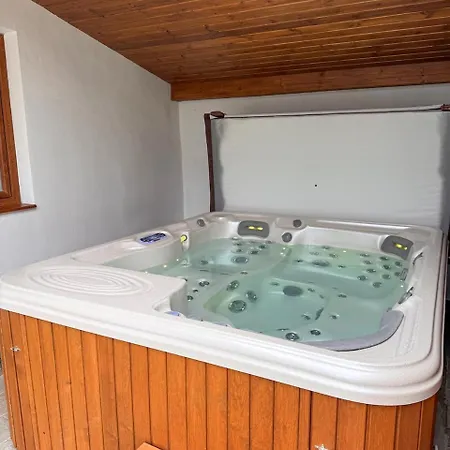 Sziget Vendeghaz * Parád